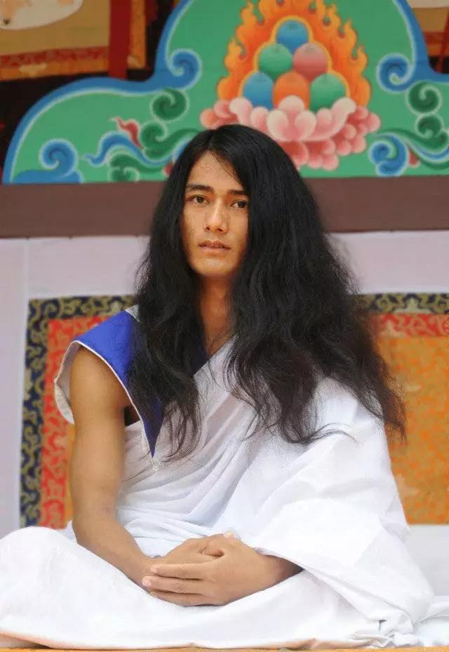 尼泊尔灵修少年辟谷6年,证悟后6年启程传道